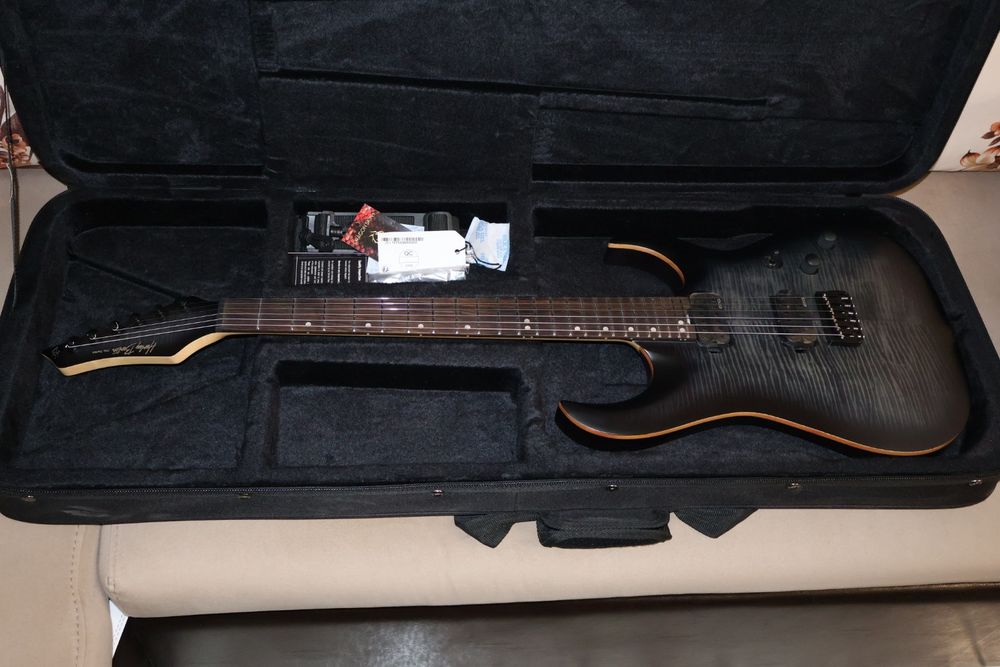 Harley Benton Amarok 6 и куфар нова