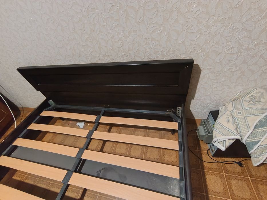Продам двухспальную кровать