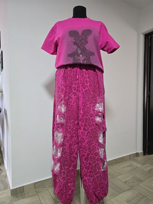 Blugi fucsia imprimeu animal print, model superb cu buzunare