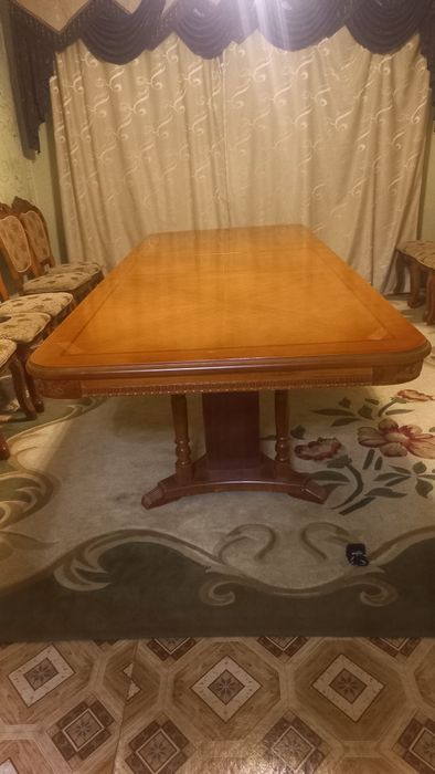 Продам гостини стол