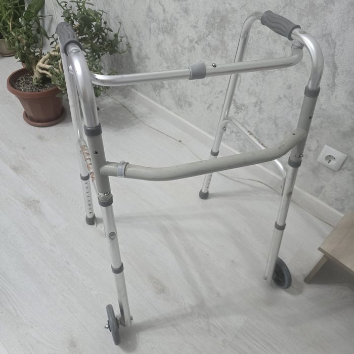 Ходунки для взрослого