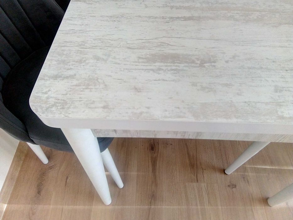 Комплект разтегателна трапезна маса +  4  стола