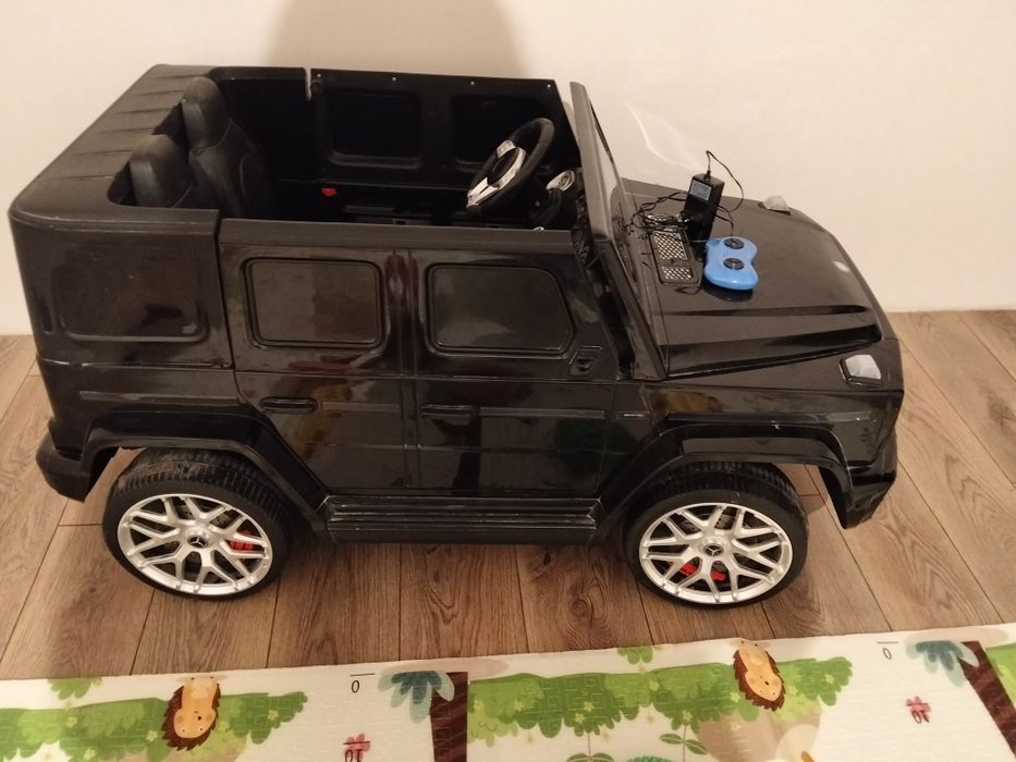 Продам игрушечную машину Гелик