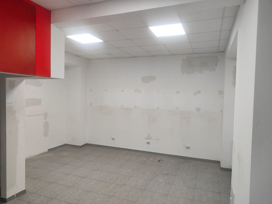 De inchiriat spațiu comercial la parterul blocului
