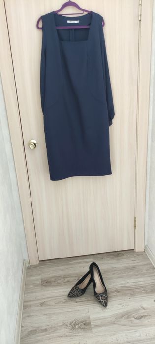 Продам очень лаконичное платье