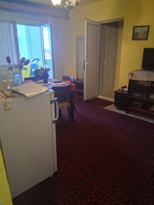 Vând apartament  3 camere