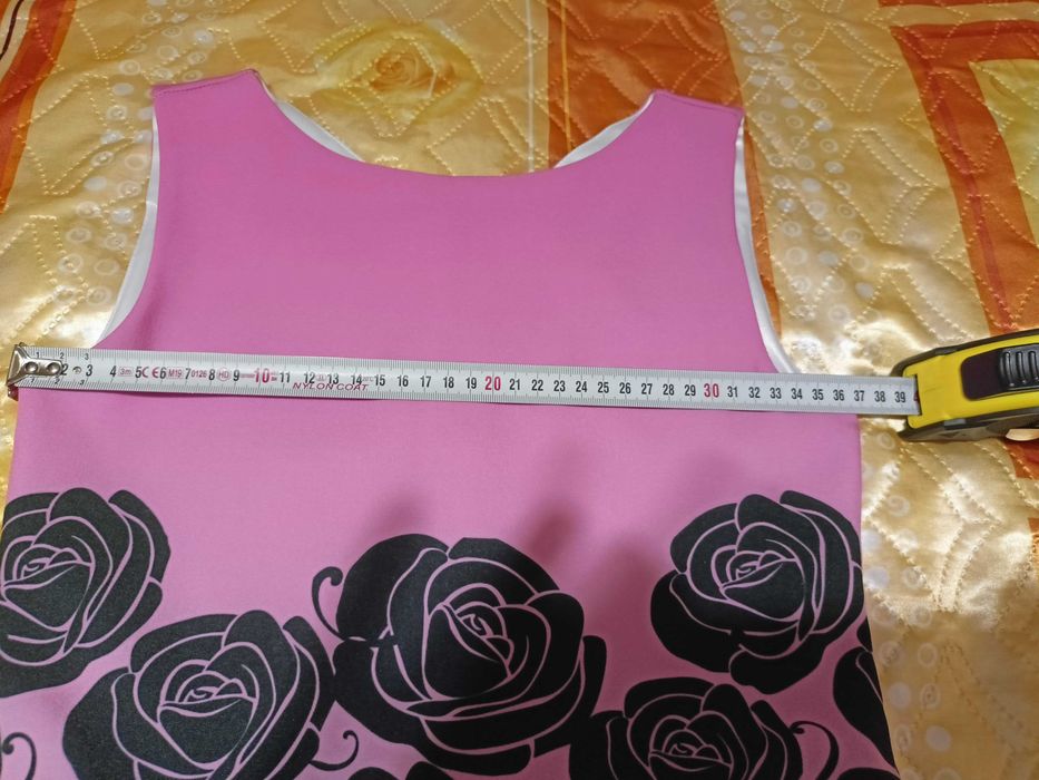 Детска розова рокля с рози