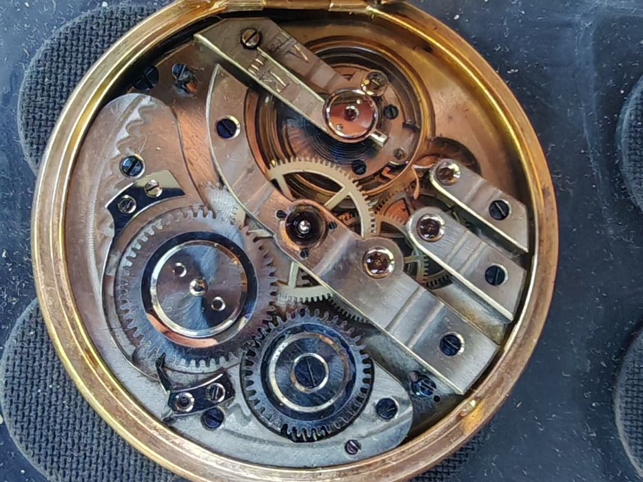 Продавам златен джобен часовник breguet