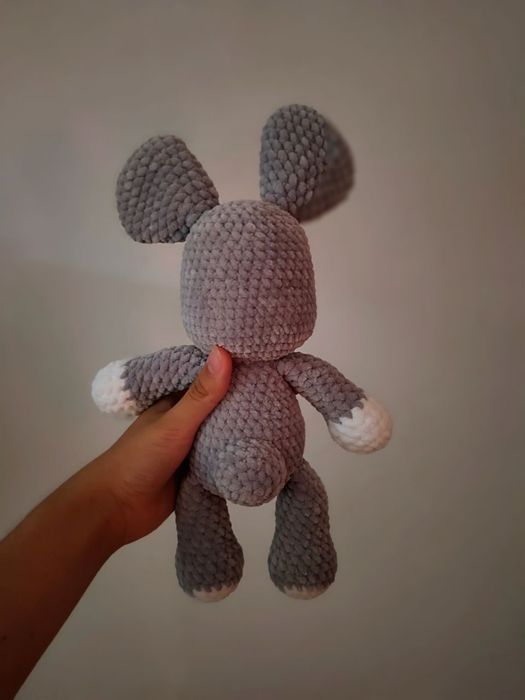 Плюшевый зайчонок