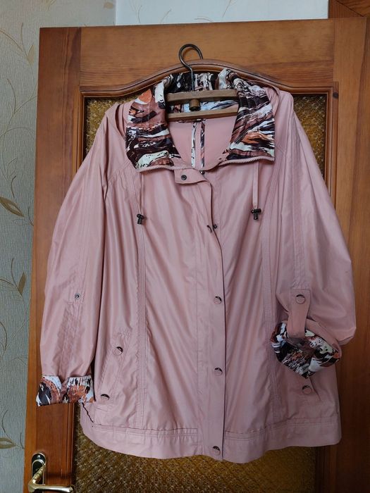Продам ветровку большого  размера