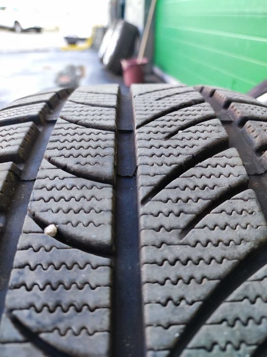 Продавам перфектни зимни гуми 225/45/17