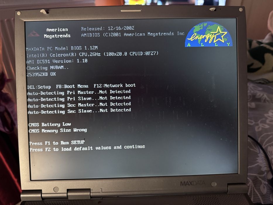 Laptop vintage Maxdata Celeron Win XP, functional