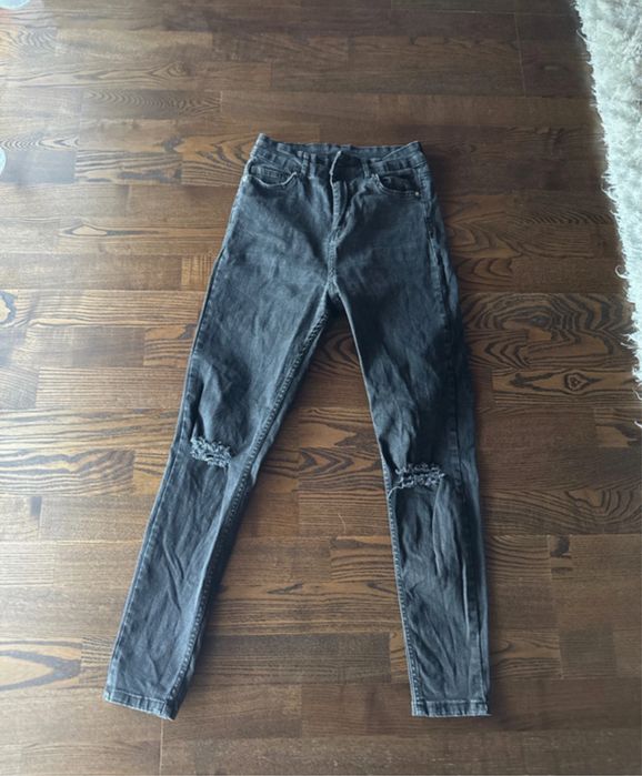 Blugi negri cu tăieturi moderne – Shein, mărimea S