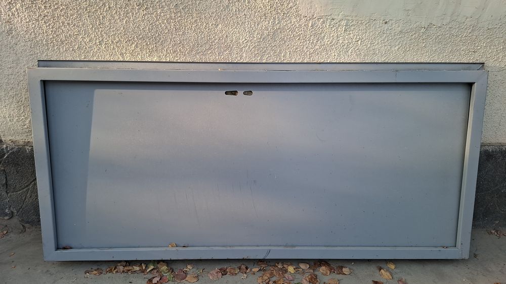 Металлическая железная дверь