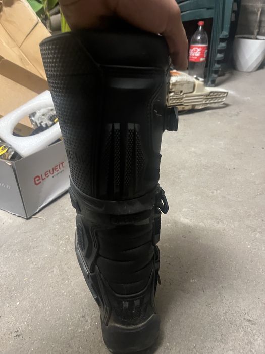 Продавам бутуши X-PRIVILEGE BLACK за кросов мотор в отлично състояние