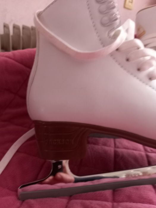 Срочно продам коньки