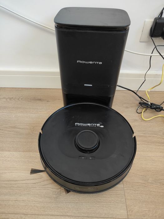 Aspirator robot Rowenta cu funcție de spălare