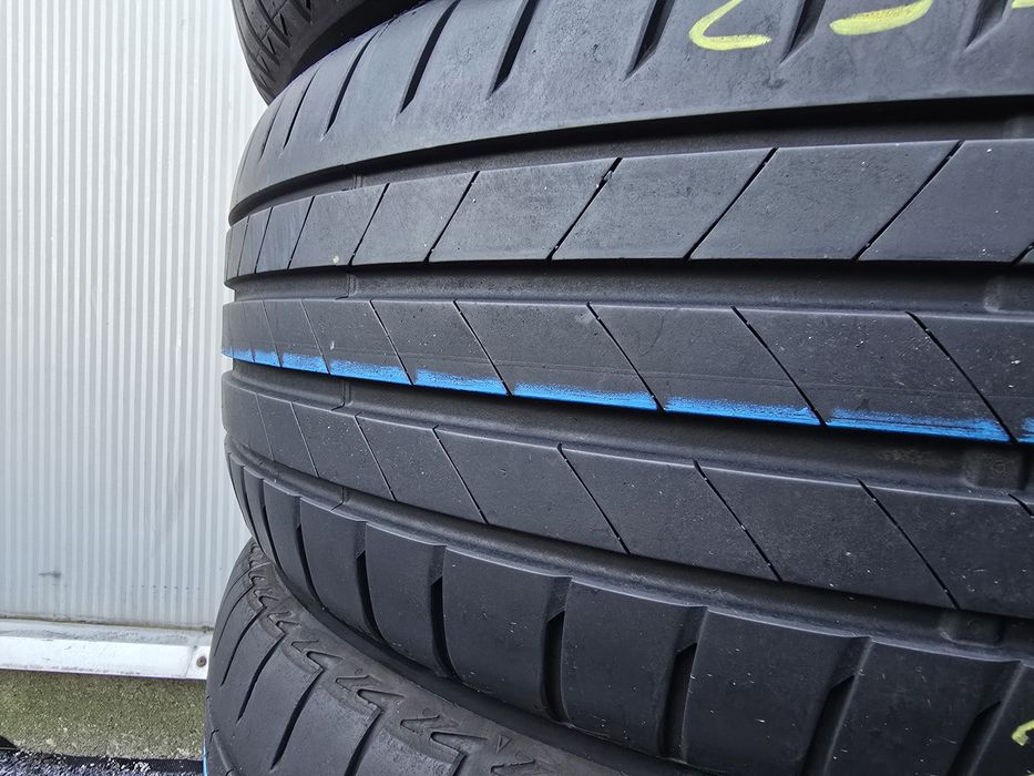 235 55 18 bridgestone CA NOI