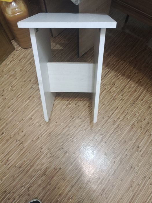 Продам Стол и Табуретки.