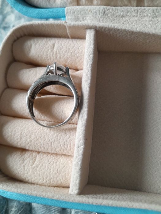 Серебряный кольцо с камнем