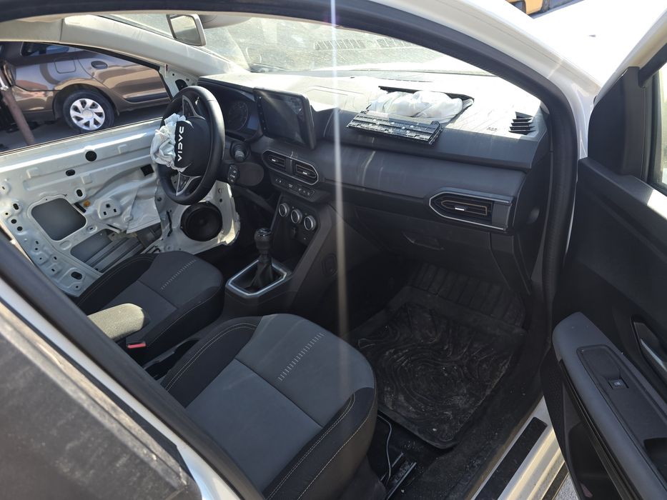 Dacia Jogger Extreme 2 bucati 7 locuri 2023 1.0 gpl 7 locuri 2024  1.6 hibrid avariat