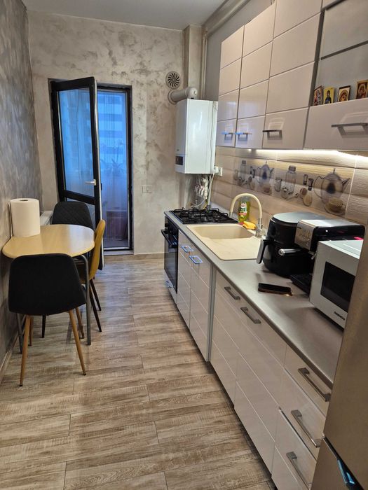 Vand garsoniera cu loc de parcare