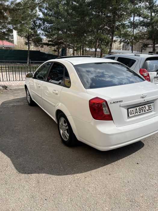 Ласетти 3поз  2010 йил  сотилади