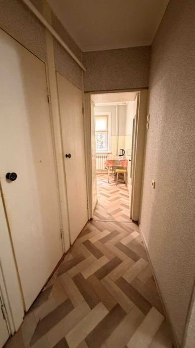 Продам 1 комн на Строителей на Юге 2этаж