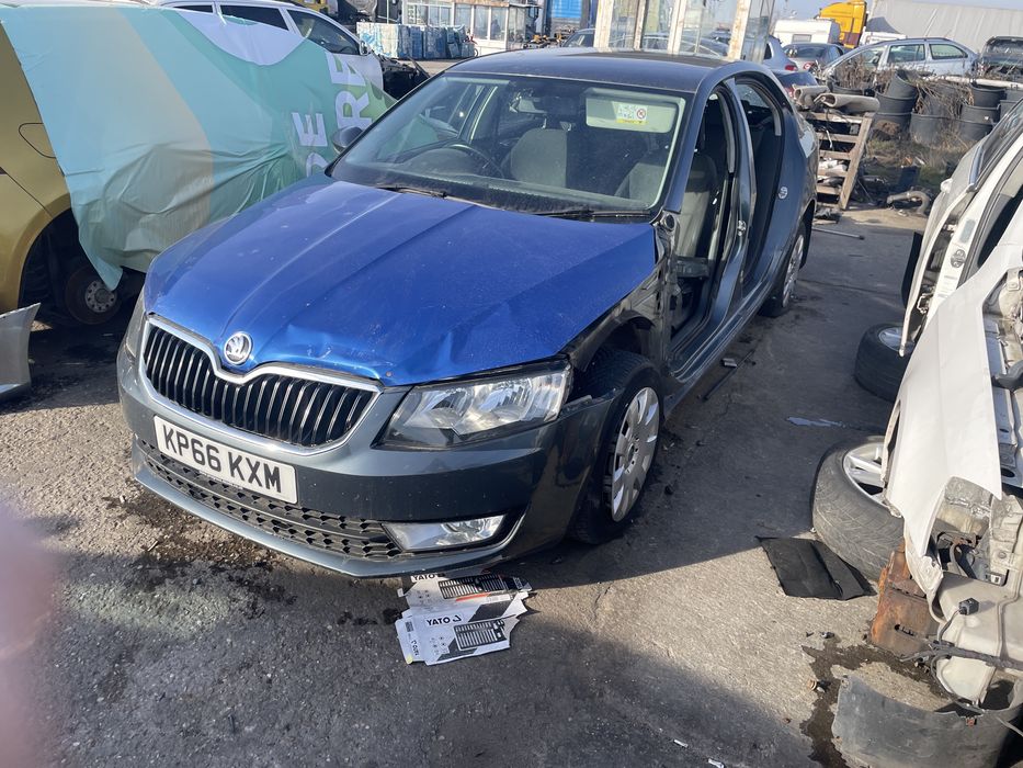 Vand fata completa skoda octavia 3 2.0 manuala