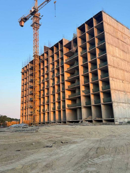 Yangi kvartira sotiladi 2 xonalik 81 kv. metr Pol podvali bilan birga