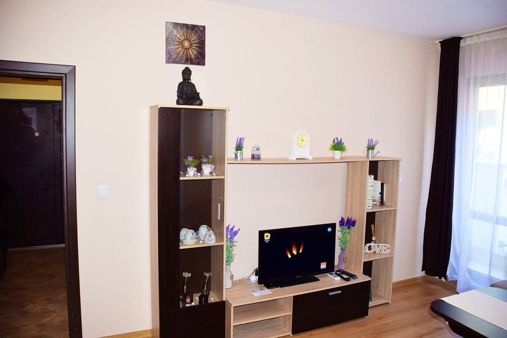 Дава се под наем Тристаен апартамент в Варна, Център - 90 кв.м за 510 € - Снимка #2