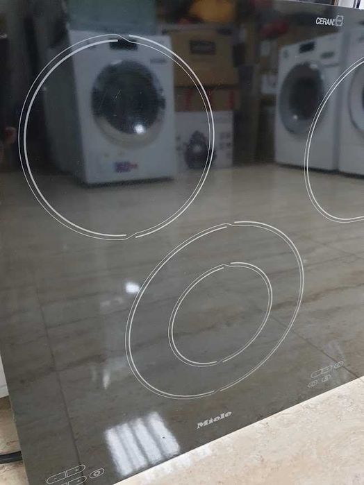 Miele KM552 - Керамичен Плот Котлони 4 зони за Вграждане Миеле