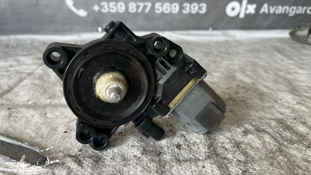 Hyundai i30 2015- моторче задно ляво стъкло