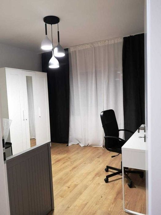 Apartament 3 camere, str Bucuresti, vis-a-vis de blocul Spray