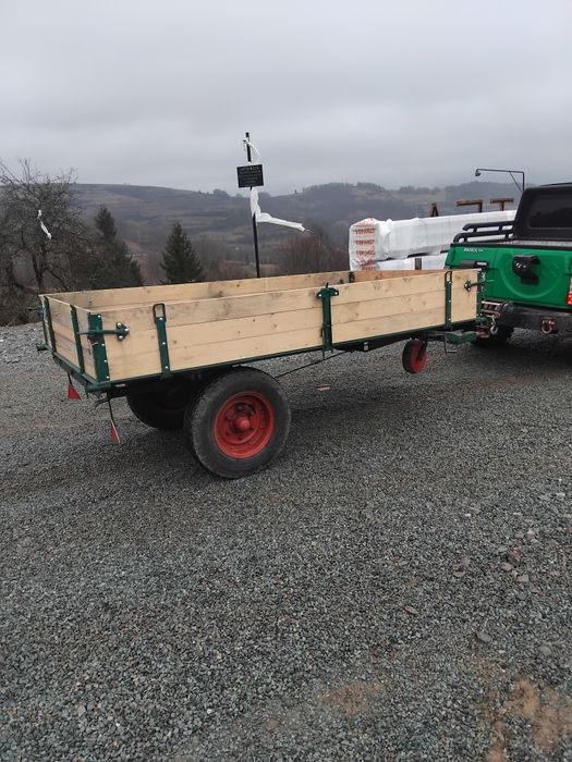 Vând remorcă traktor