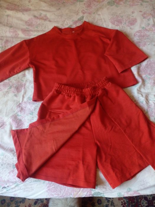 Продам Костюм женский