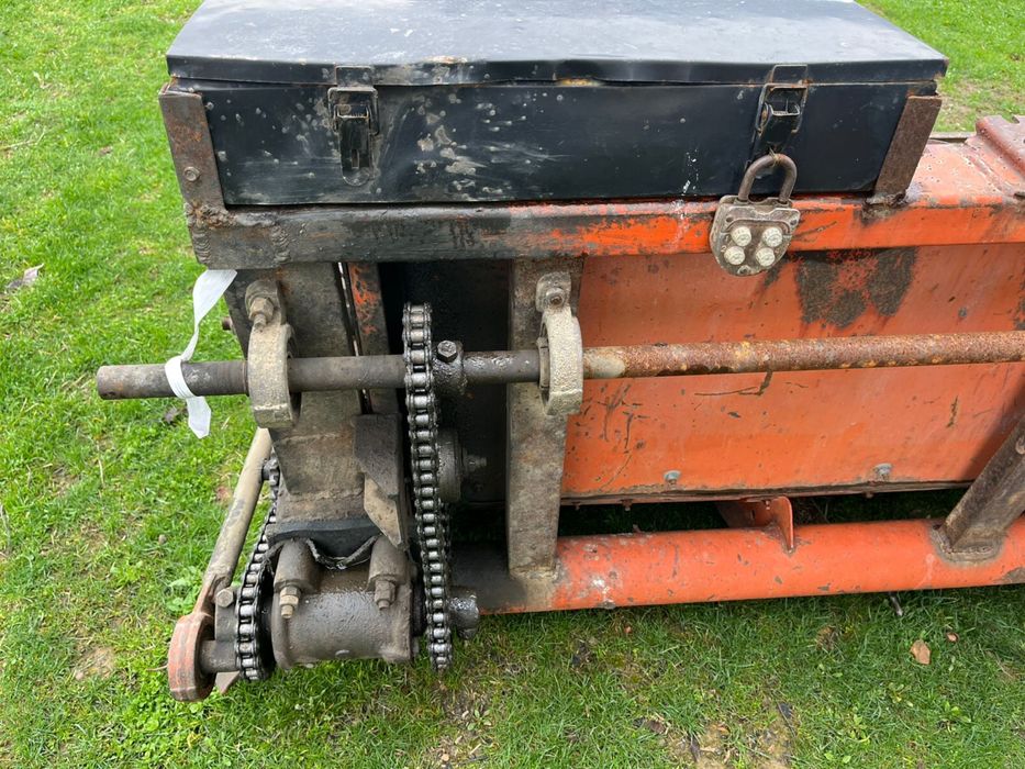 Комбайн трактор .