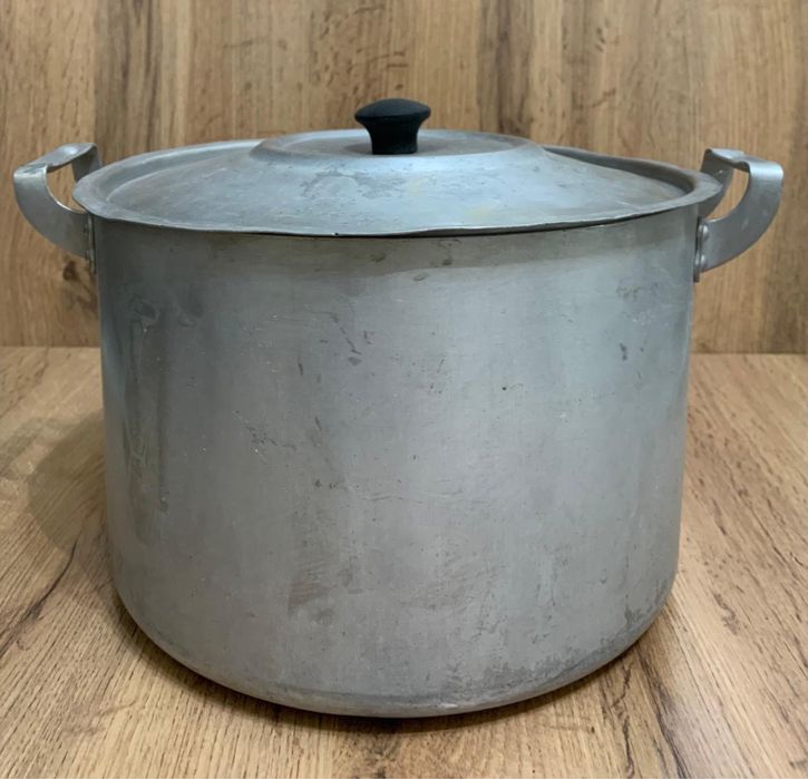 кастрюли бидоны чайник друшлаг холодница