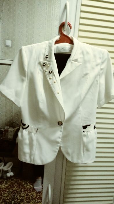 Кастюмы женские теплый и легкие