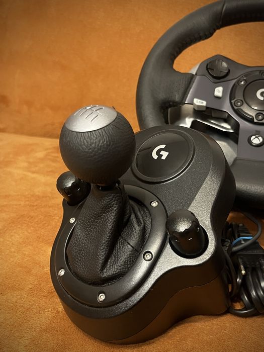 Negociabil Volan de Gaming Logitech G920 cu pedale si schimbator in stare excelenta, pret negociabil