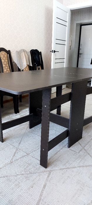 Раскладной стол для гостиной