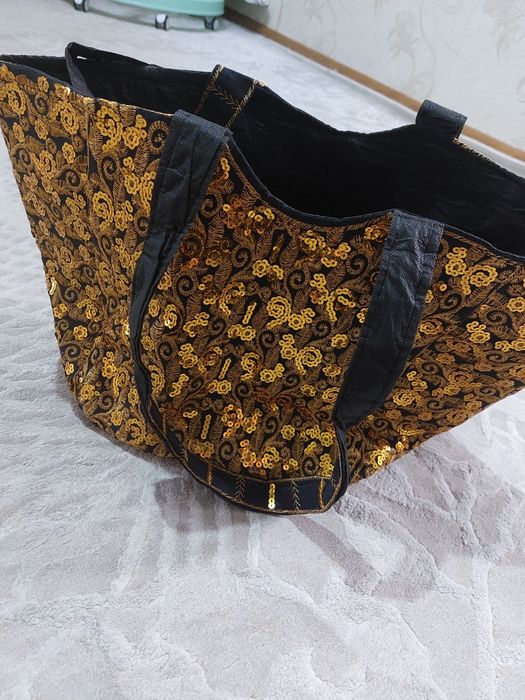 Продаю сумку новую блестящий