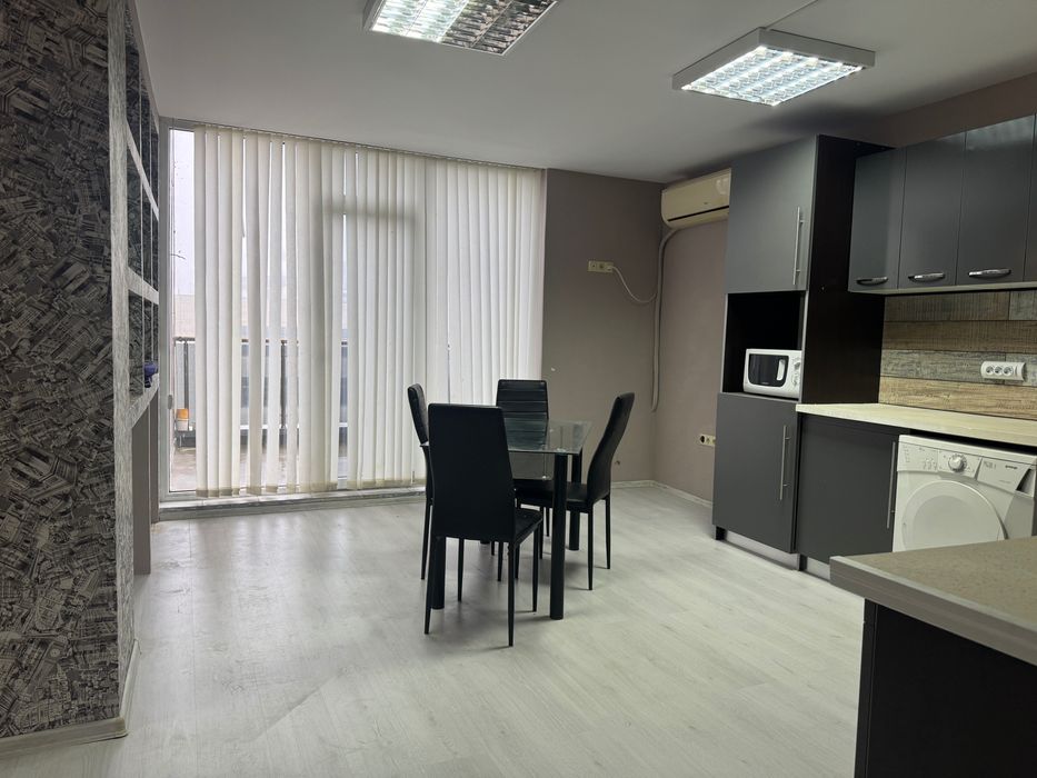 Дава се под наем Четиристаен апартамент в Бургас, Братя Миладинови - 170 кв.м за 757.86 € - Снимка #1