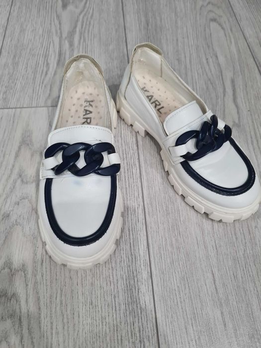 Продам обувь для девочки