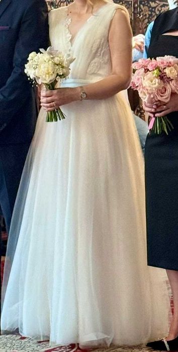 Rochie de mireasă simplă și elegantă