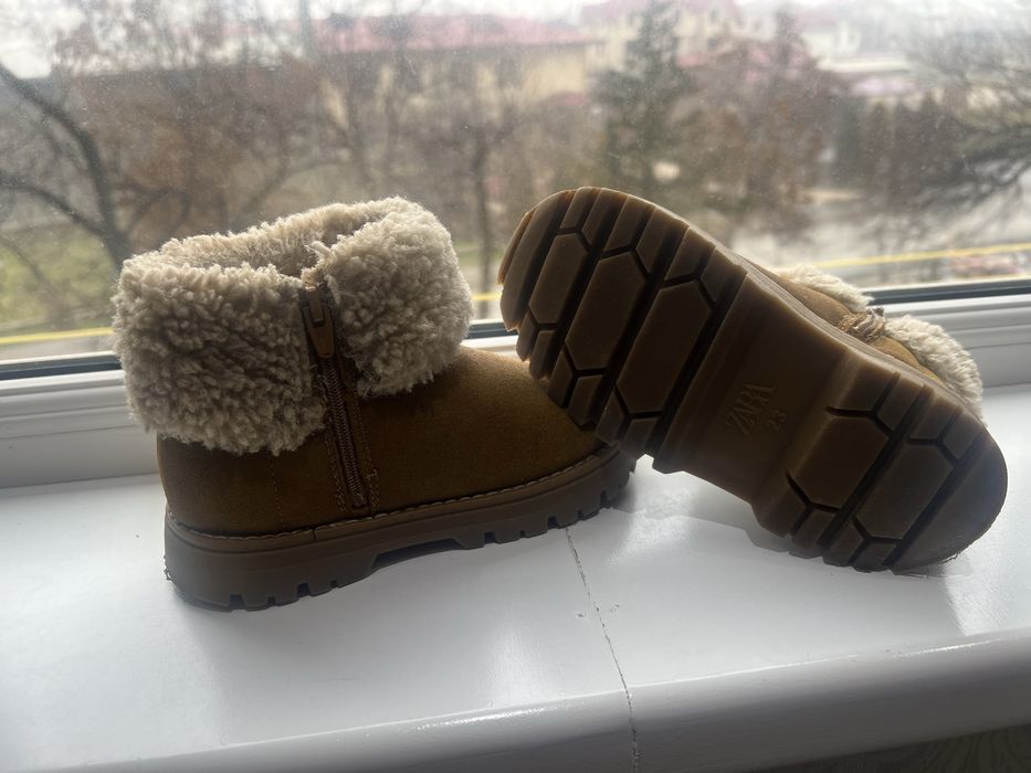 Продаются  детские ботинки zara на меху  (оригинал)