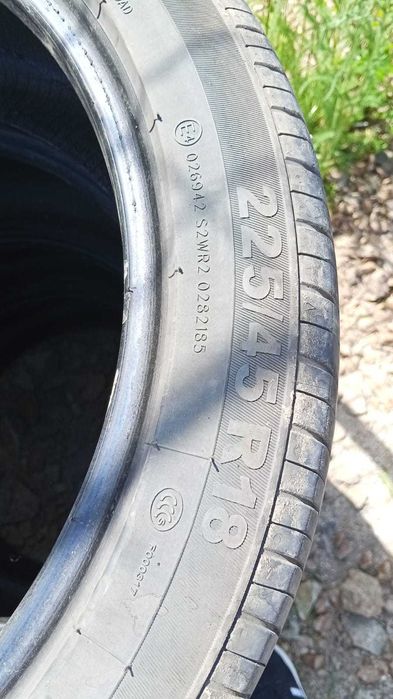 Продам шины 225/45R18