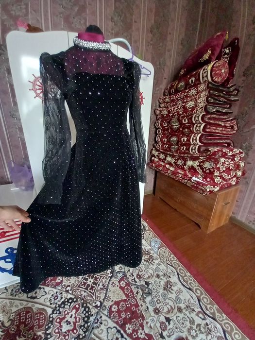 Платье срочно продам