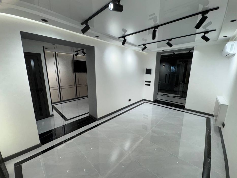 Новомосковская Брэдли | 43кв - нежилое помещение вдоль дороги Продажа