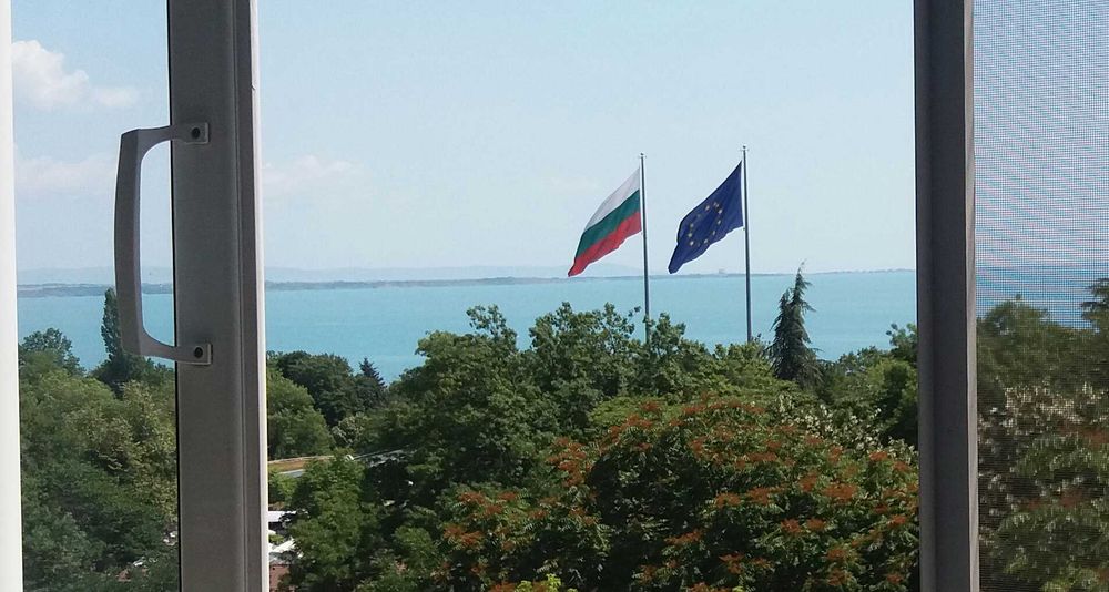 Студио до морето и центъра.
